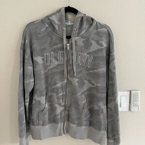 Old Navy Gray Camo Hoodie in Size Medium